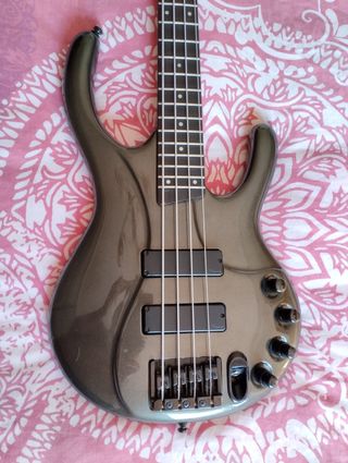 Bajo Ibanez Ergodyne EDC700
