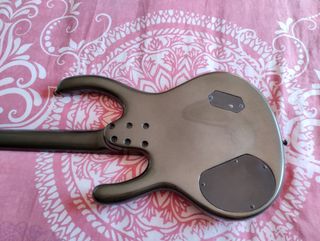 Bajo Ibanez Ergodyne EDC700