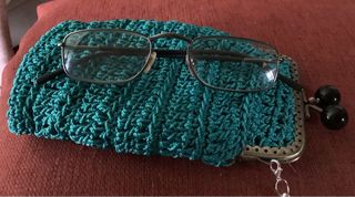 Portaocchiali fatto a mano