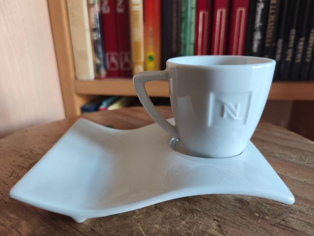 TAZA DE CAFÉ Y PLATO