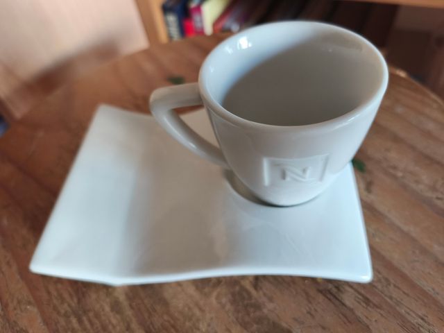 TAZA DE CAFÉ Y PLATO