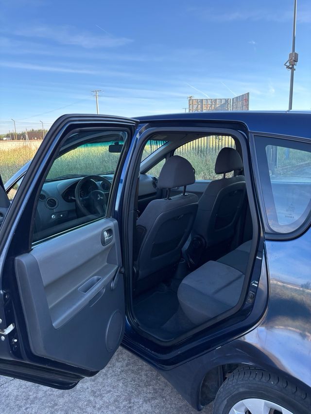 Mitsubishi Colt 2005