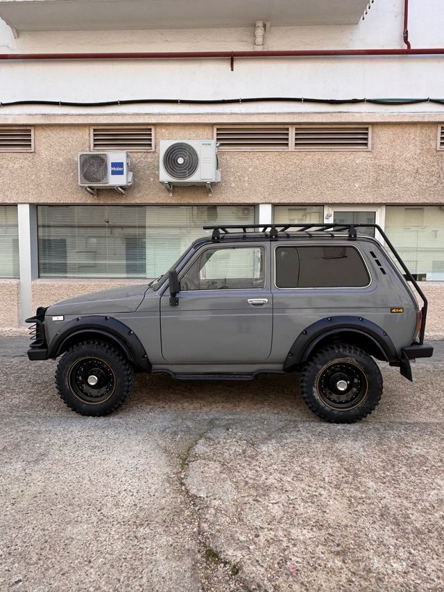 Lada Niva 1.7i. año 2002 A/C