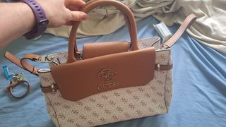 Bolso Guess beige-marrón
