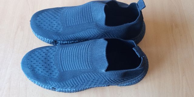 Tenis negros deportivos