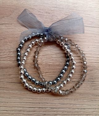Pulseras grises y plateadas (3)