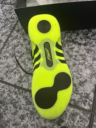 Zapatillas Adidas - Negras y Amarillas