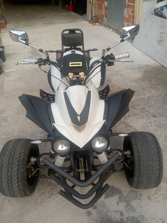 Moto tres ruedas 250cc