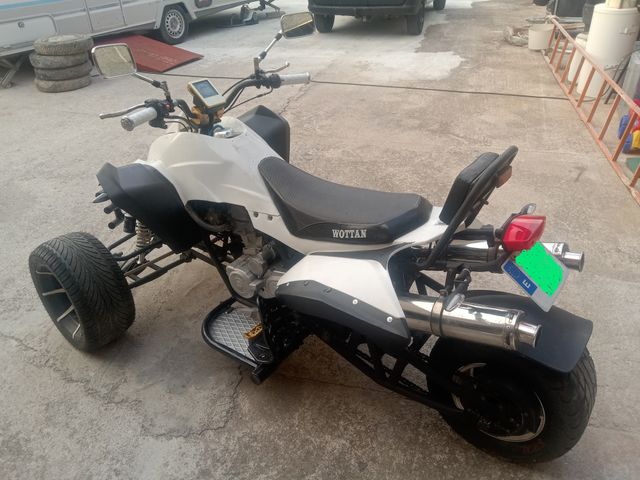 Moto tres ruedas 250cc