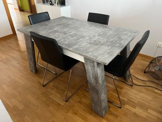 Mesa de comedor ampliable y 4 sillas negras 