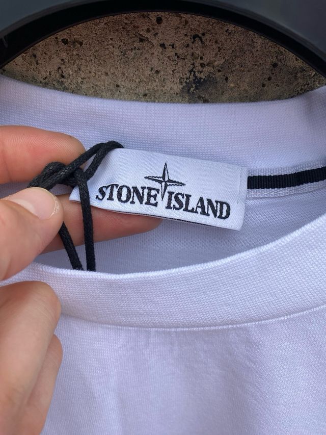“UNICA” Camiseta Stone Island - una en wallapop