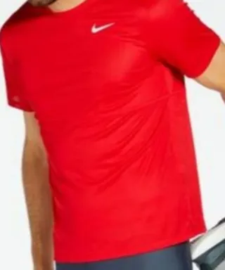 Lote Nike: Camiseta Fit Talla M y Mochila