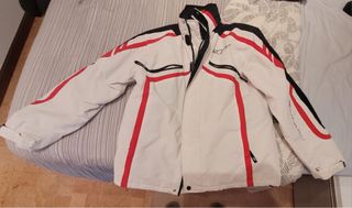 Cazadora nieve roja y blanca
