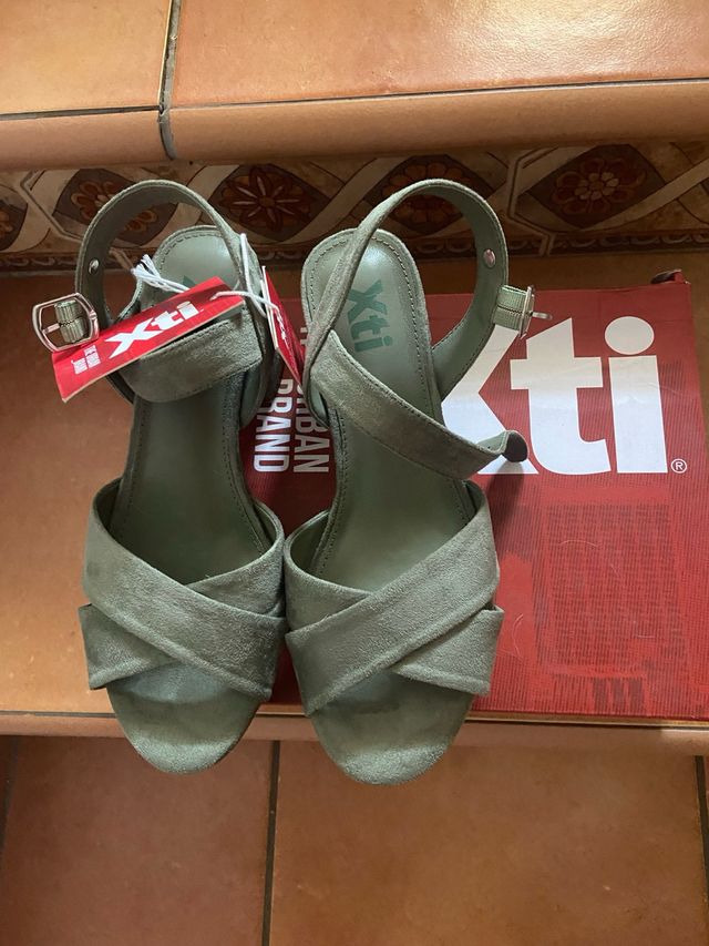 Sandalias plataforma Xti verde oliva