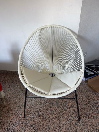 Silla blanca de cuerda