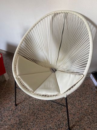 Silla blanca de cuerda