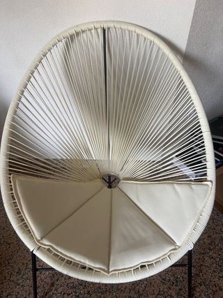 Silla blanca de cuerda