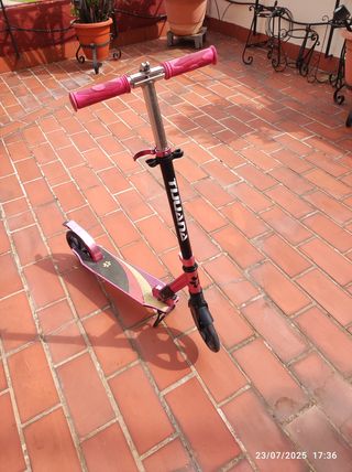 Patinete Tijuana rosa plegable