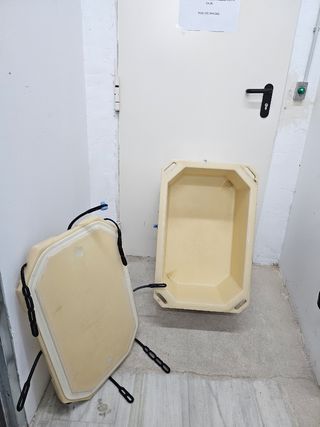 Contenedor isotérmico de plástico multifuncional.