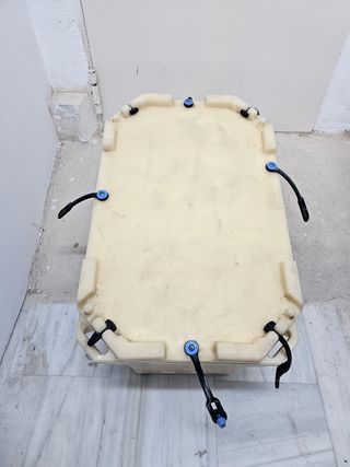 Contenedor isotérmico de plástico multifuncional.