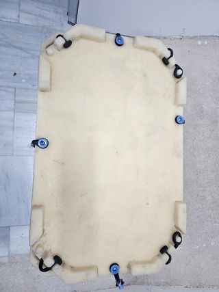 Contenedor isotérmico de plástico multifuncional.