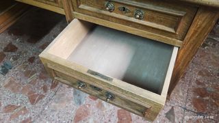 Escritorio antiguo de madera