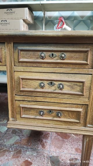 Escritorio antiguo de madera