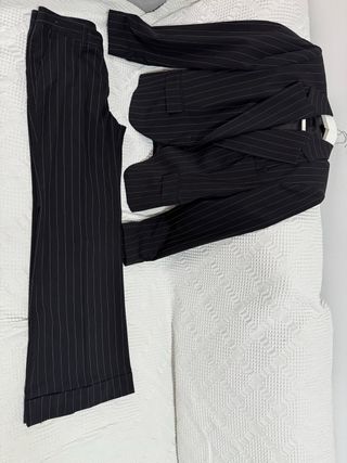 Traje Zara rayas negras