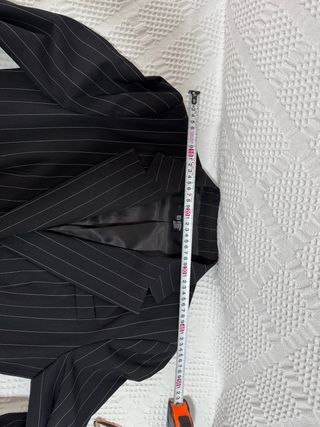 Traje Zara rayas negras