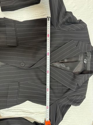 Traje Zara rayas negras