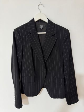 Traje Zara rayas negras