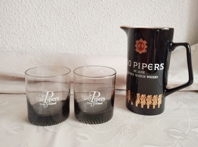 Jarra de whisky 100 Pipers y 2 vasos vintage