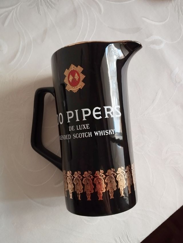 Jarra de whisky 100 Pipers y 2 vasos vintage