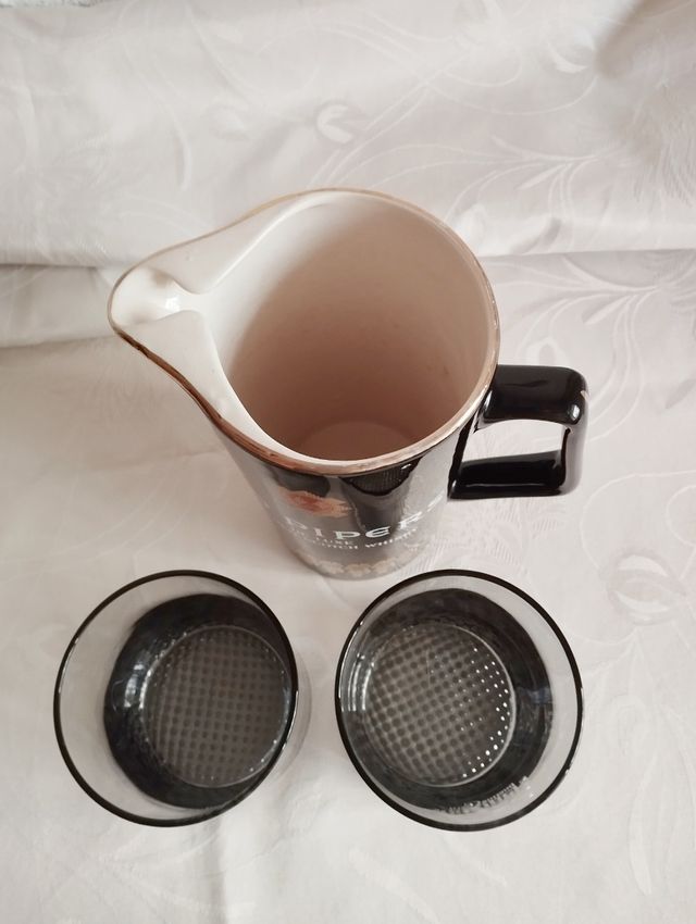 Jarra de whisky 100 Pipers y 2 vasos vintage