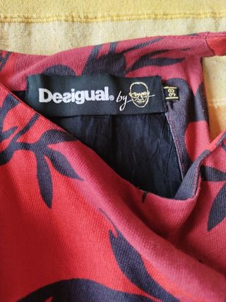 Vestido rojo y negro estampado