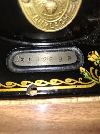 Máquina coser antigua Griztner