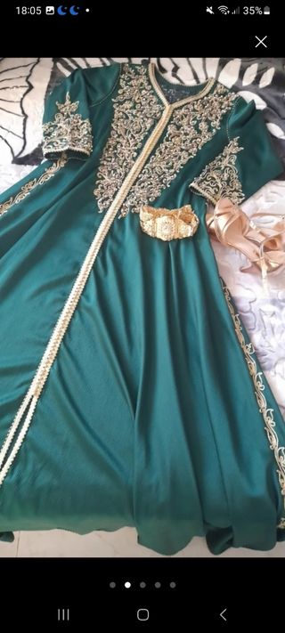 Caftán Verde vendo o cambio por igual valor