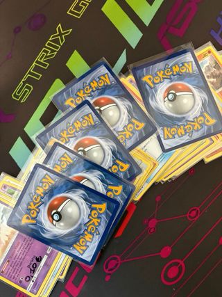Lotto 57 carte pokemon guardiani nascenti 