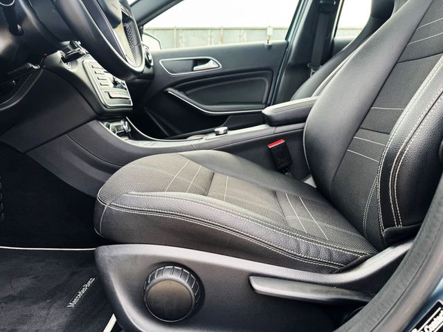 Mercedes Clase A 180 CDI AUTOMÁTICO con TECHO SOLAR, CUERO MIXTO...