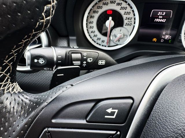 Mercedes Clase A 180 CDI AUTOMÁTICO con TECHO SOLAR, CUERO MIXTO...