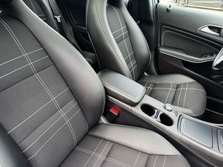 Mercedes Clase A 180 CDI AUTOMÁTICO con TECHO SOLAR, CUERO MIXTO... 