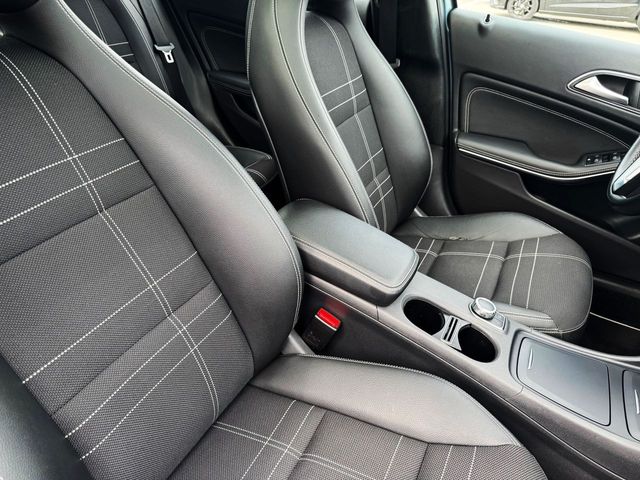 Mercedes Clase A 180 CDI AUTOMÁTICO con TECHO SOLAR, CUERO MIXTO...