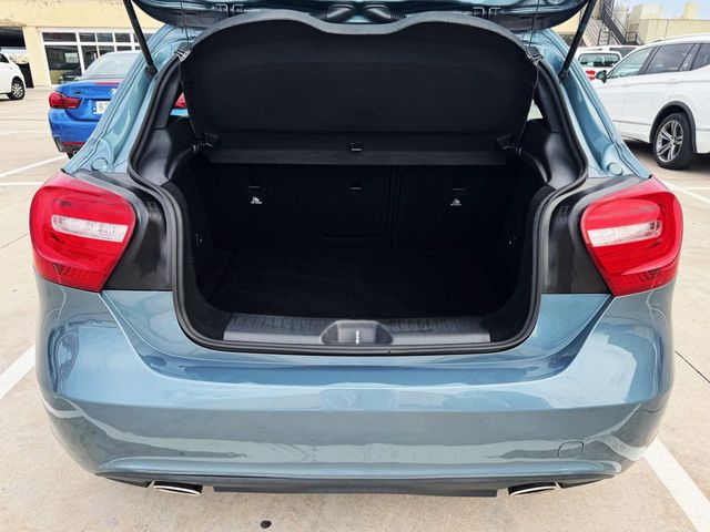 Mercedes Clase A 180 CDI AUTOMÁTICO con TECHO SOLAR, CUERO MIXTO...