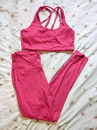 Conjunto deportivo Stradivarius rosa