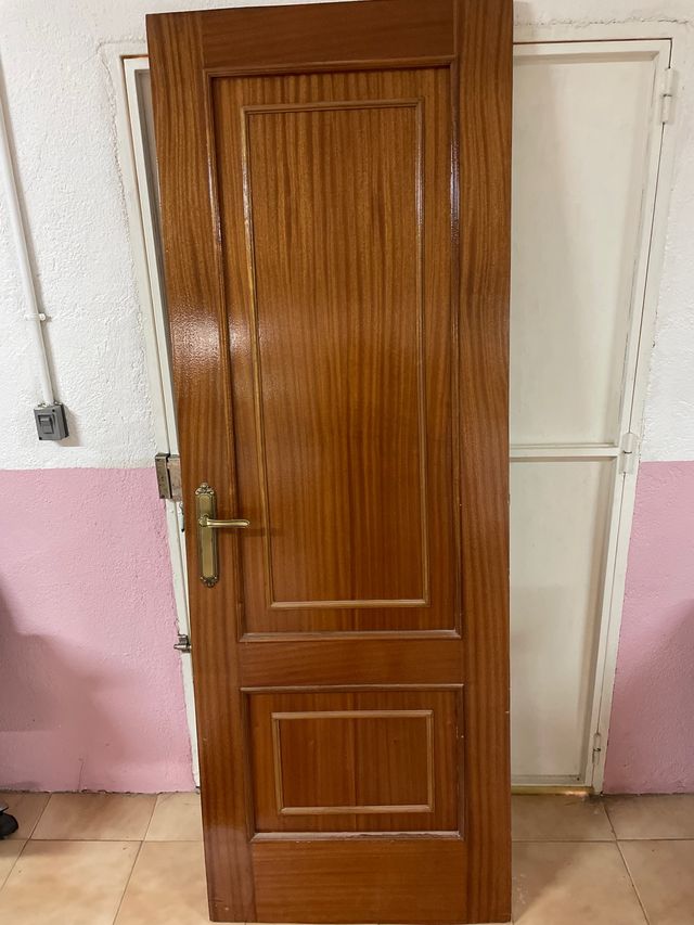 Puerta interior madera maciza

