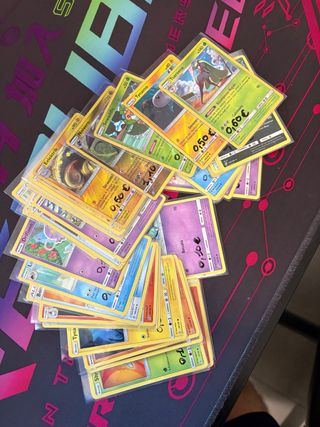 Lotto di 41 carte pokemon di sole e luna 