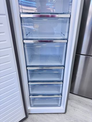 OCASION!! SOLO CONGELADOR AEG 185cm NOFROST A++ 