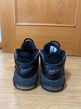 Nike Air More Uptempo negras - 38