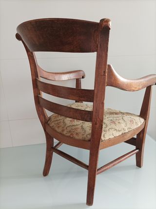 Antica poltrona per bambini in legno