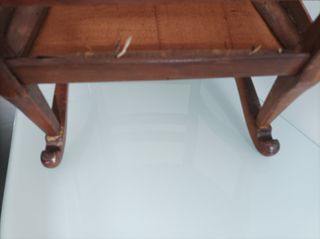 Antica poltrona per bambini in legno